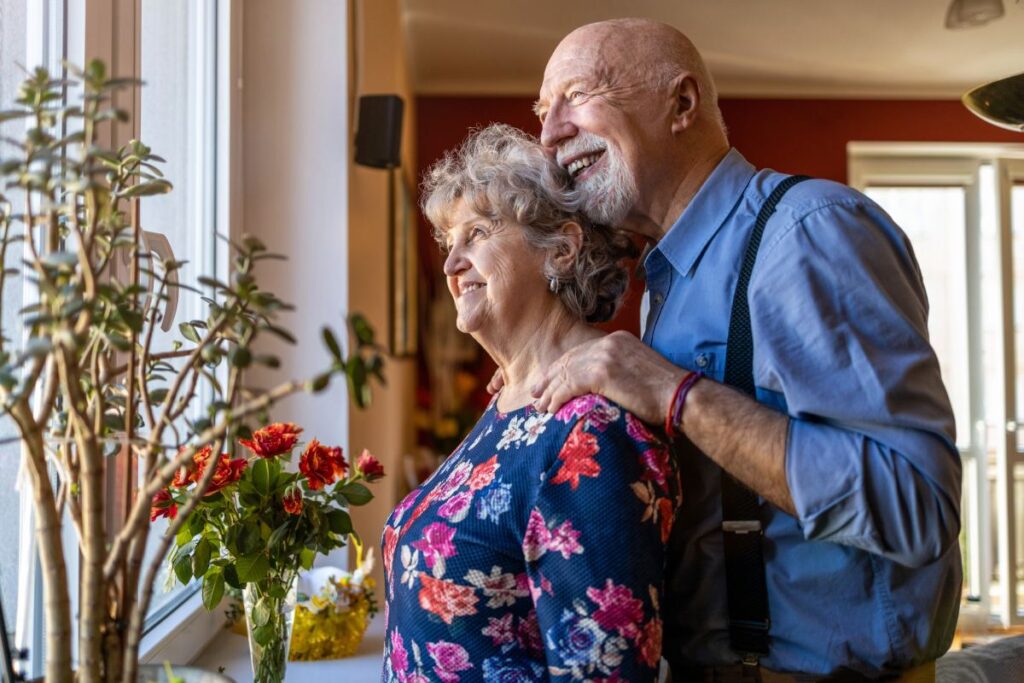 Gardens at Shadow Hills | Seniors embracing and smiling