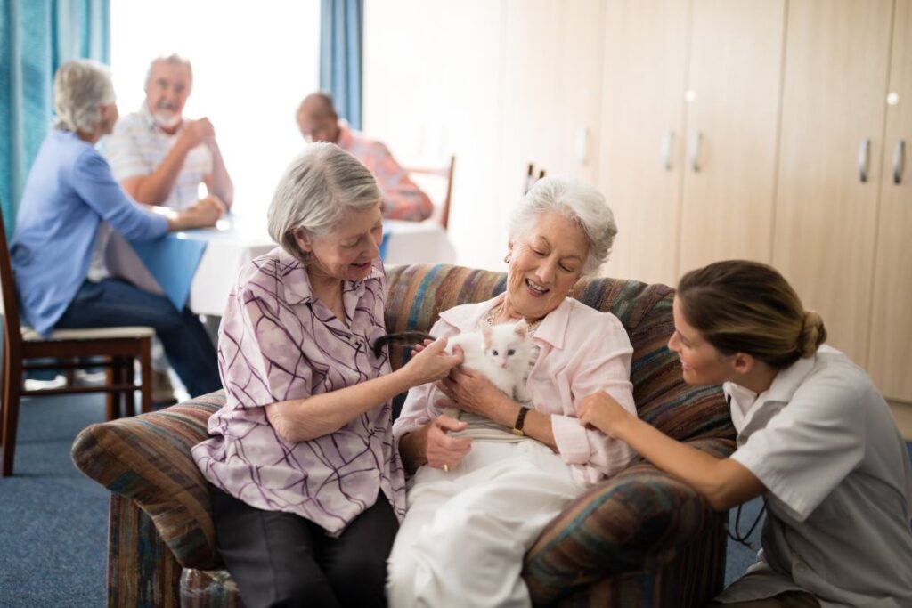 Gardens at Shadow Hills | Seniors sitting together in the living room